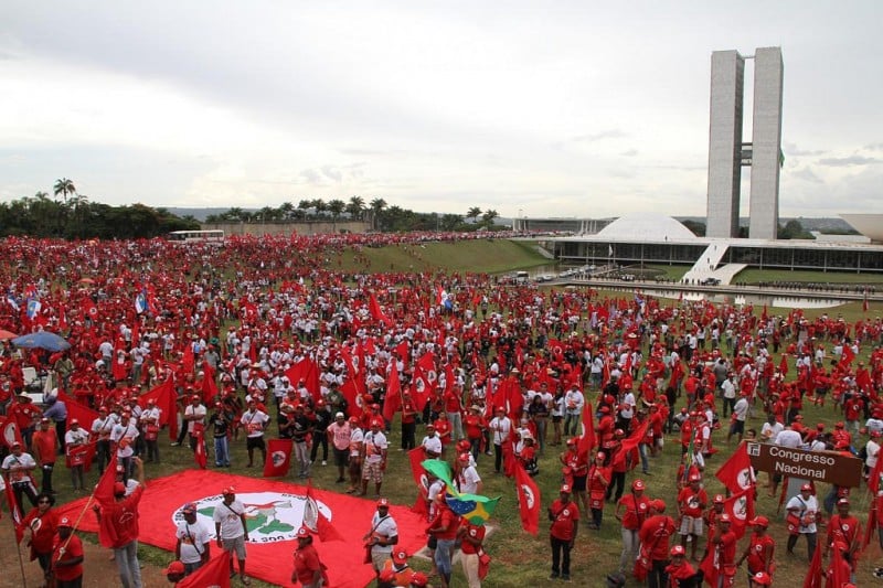 Imagem Ilustrando a Notícia: Dia Nacional de Luta pela Reforma Agrária leva MST ao plenário da Câmara