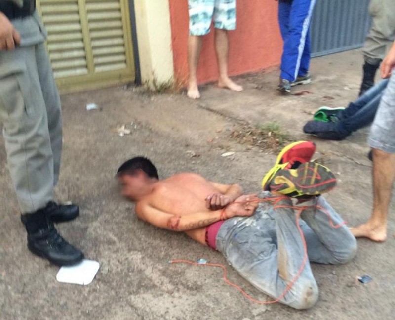 Imagem Ilustrando a Notícia: Assaltantes são capturados e agredidos pela população após roubo