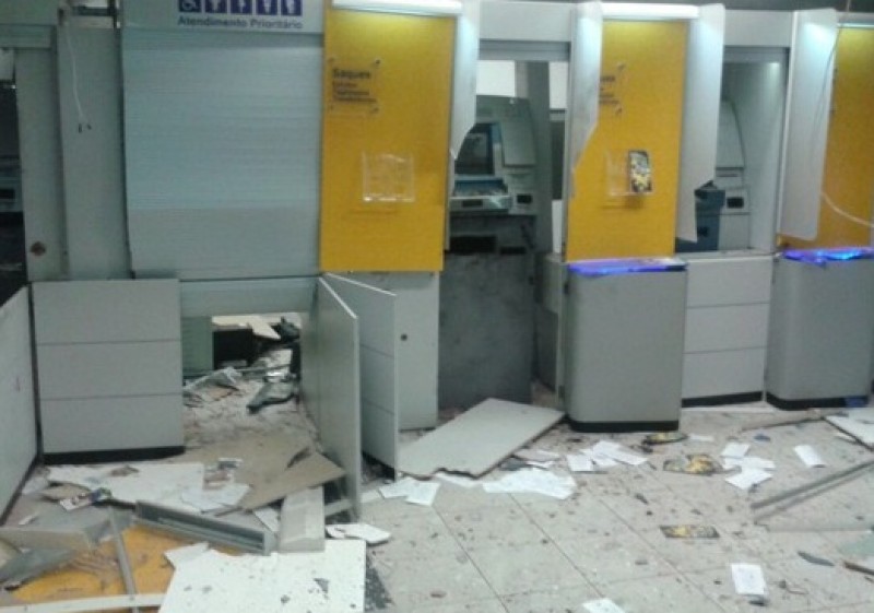 Imagem Ilustrando a Notícia: Polícia prende trio suspeito de explodir agências bancárias