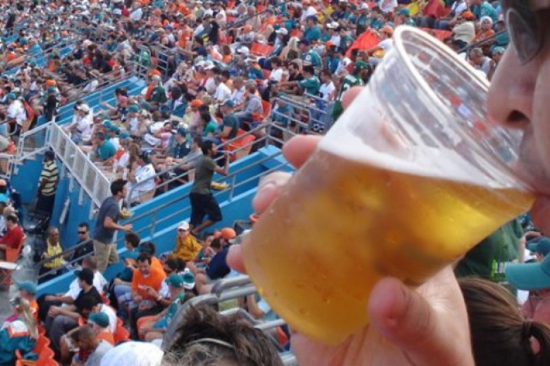 Imagem Ilustrando a Notícia: Vetada lei que permite venda e consumo de cerveja em estádios