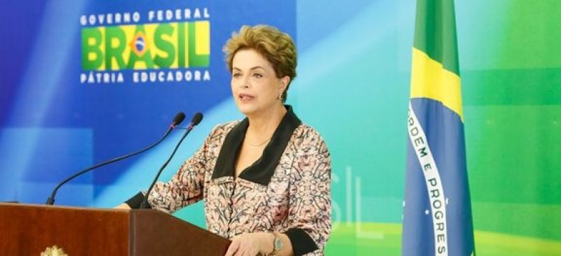 Imagem Ilustrando a Notícia: Dilma tira indicações de deputados pró-impeachment para vice-liderança na Câmara