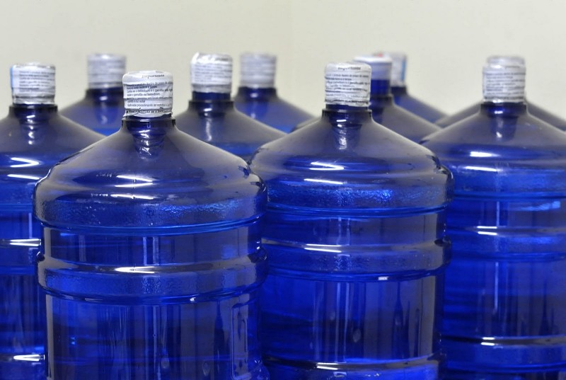 Imagem Ilustrando a Notícia: Selo vai controlar venda de água mineral