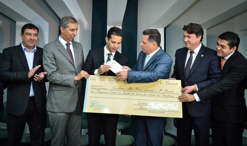 Imagem Ilustrando a Notícia: R$ 1,7 milhões são entregues para obras de convênios com seis municípios