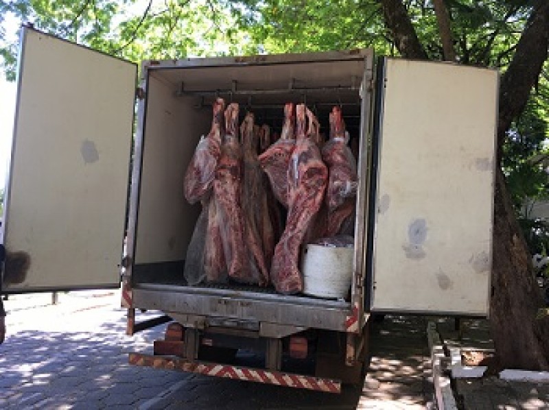 Imagem Ilustrando a Notícia: Irregularidades fiscais e sanitárias levam à apreensão de 2,7 toneladas de carne
