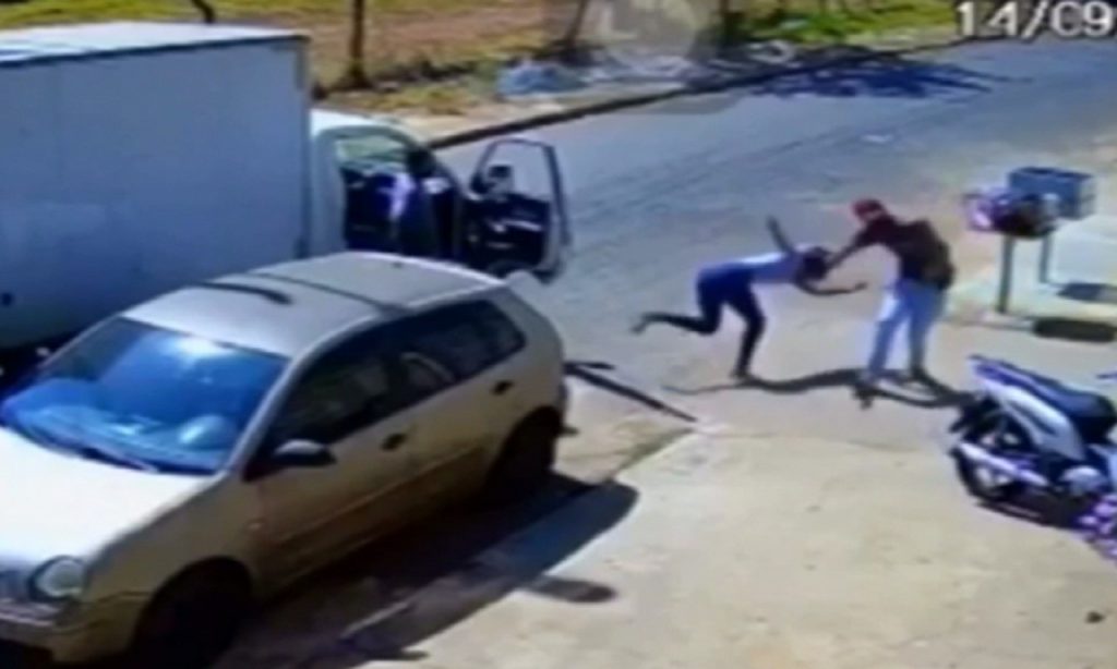 Imagem Ilustrando a Notícia: Homem agride e tenta atropelar ex-companheira em Goiânia