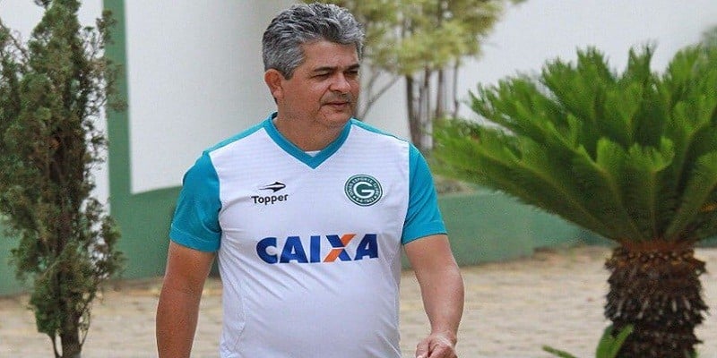 Imagem Ilustrando a Notícia: Goiás recebe a Ponte Preta para assumir a ponta pelo campeonato