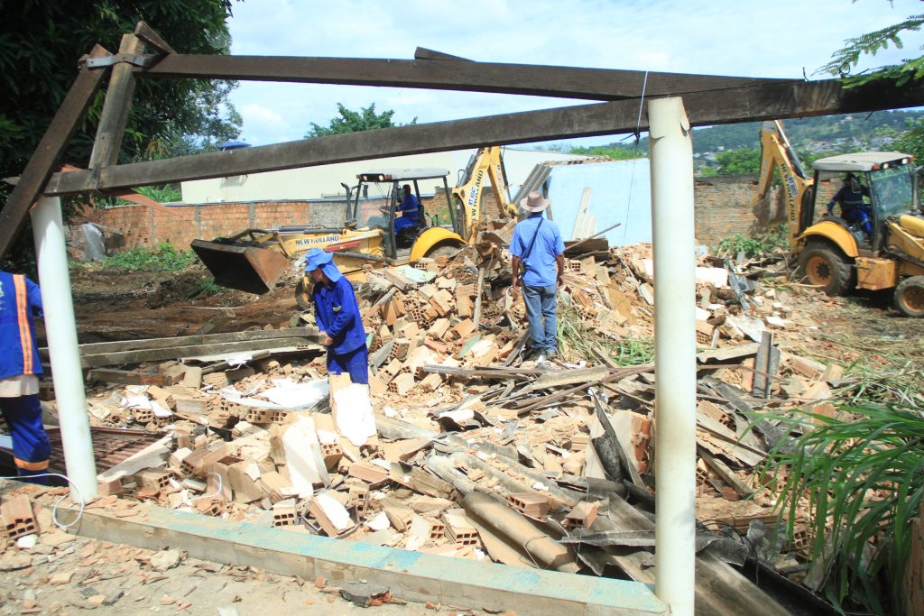 Imagem Ilustrando a Notícia: Prefeitura faz demolição de imóveis na região da Avenida Leste Oeste, em Goiânia