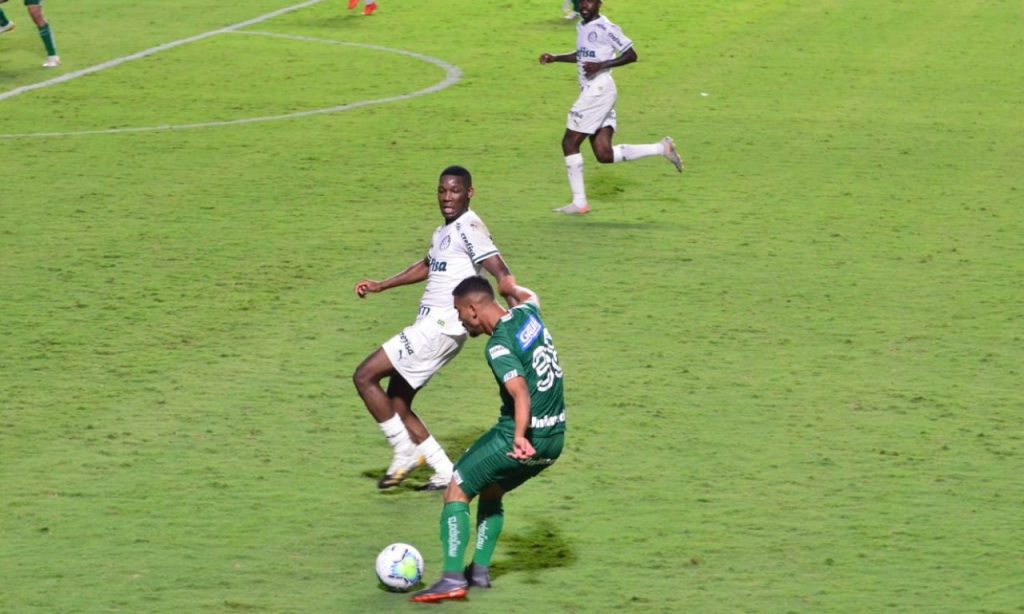 Imagem Ilustrando a Notícia: Gláuber destaca qualidade em garotos em vitória diante do Palmeiras: “A gente conhece muito bem”