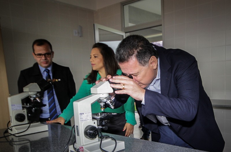 Imagem Ilustrando a Notícia: Governo entrega de laboratório veterinário da UEG de São Luis de Montes Belos