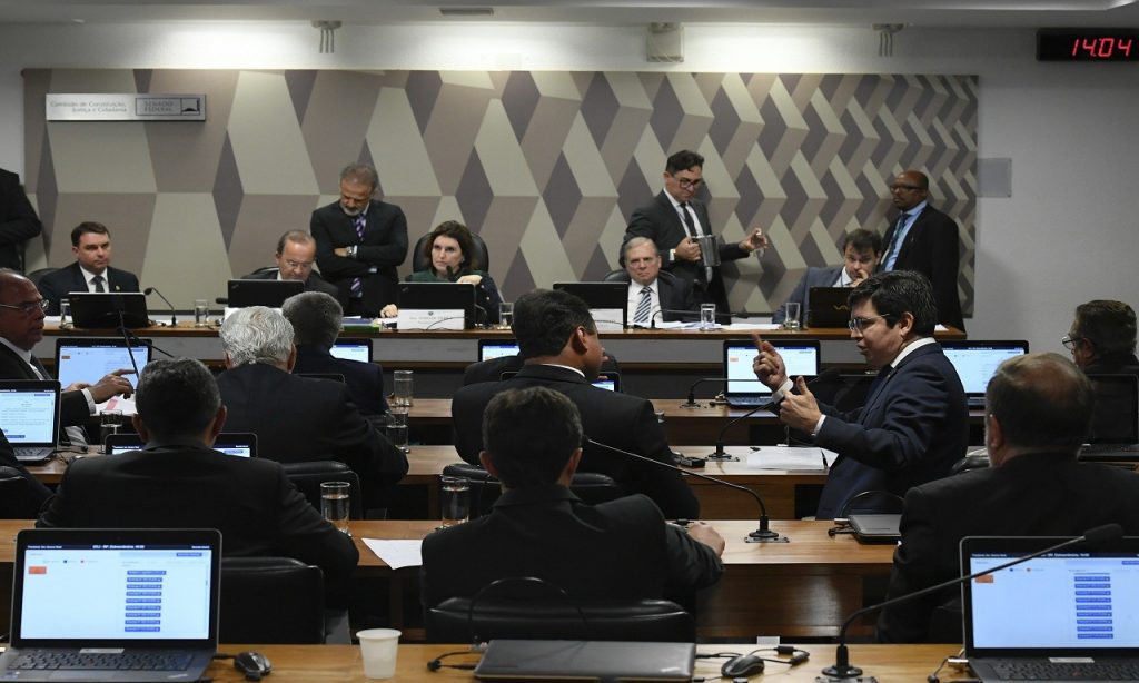 Imagem Ilustrando a Notícia: Reforma da Previdência segue ao plenário após aprovação da CCJ do Senado