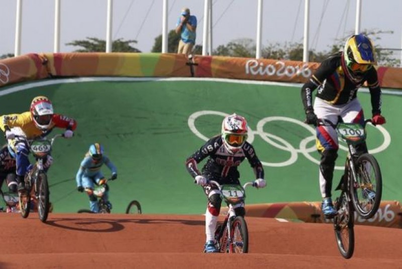 Imagem Ilustrando a Notícia: Brasil é eliminado da final feminina do ciclismo BMX; Colômbia ganha ouro