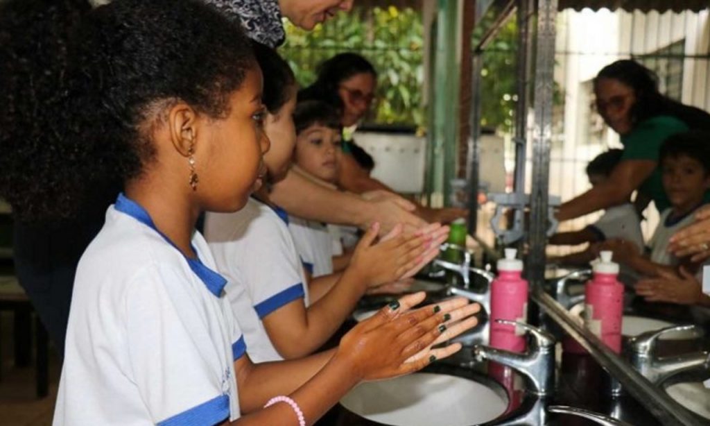 Imagem Ilustrando a Notícia: Aulas presenciais em Goiânia podem ser consideradas serviço essencial