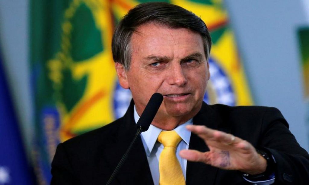 Imagem Ilustrando a Notícia: Bolsonaro anuncia aumento do salário mínimo para R$ 1.100 em 2021