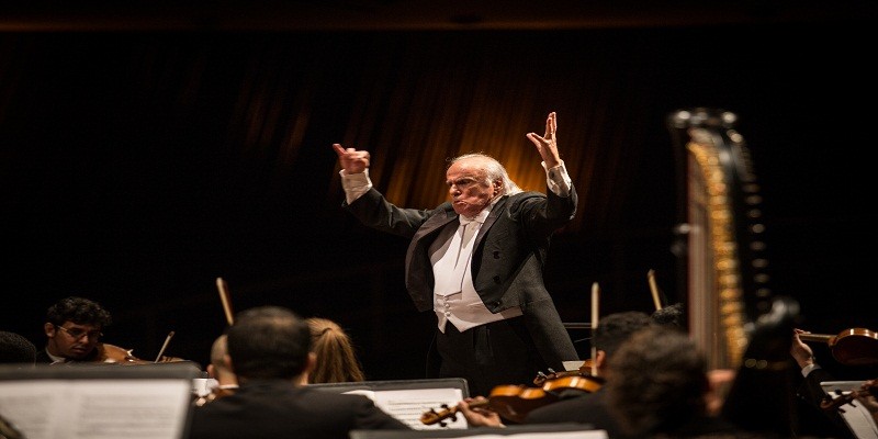 Imagem Ilustrando a Notícia: Maestro Karabtchevsky se apresenta no próximo dia 20 em Goiânia