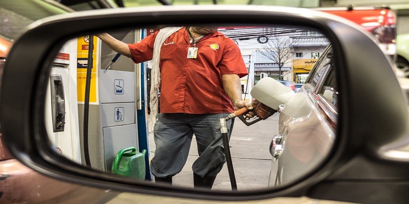 Imagem Ilustrando a Notícia: Ministros e Petrobras discutem alta no preço dos combustíveis