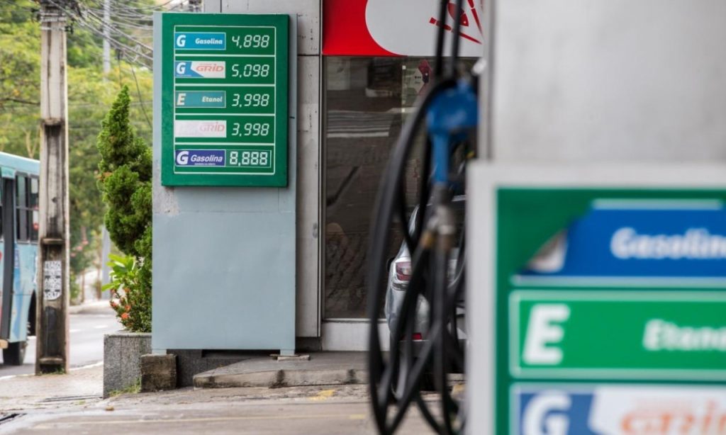 Imagem Ilustrando a Notícia: Salto nos preços dos combustíveis não “contaminou” demais setores