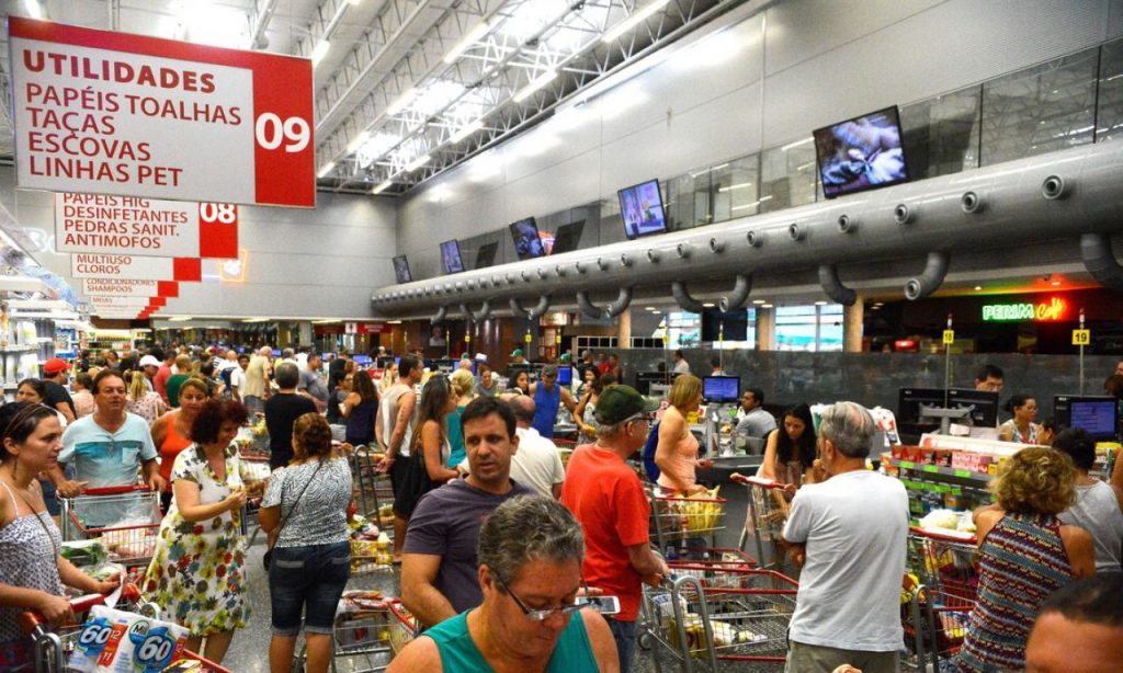 Imagem Ilustrando a Notícia: Confiança do Consumidor recua 0,4 ponto em julho, diz FGV
