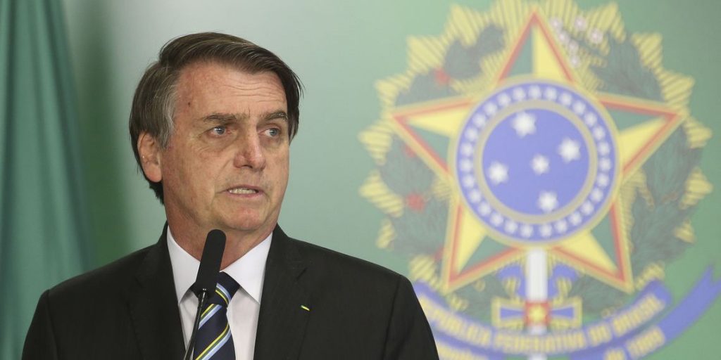 Imagem Ilustrando a Notícia: Em 100 dias, Bolsonaro faz balanço de metas cumpridas e em andamento