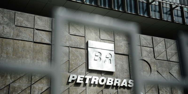 Imagem Ilustrando a Notícia: Petrobras inicia nova fase de cessão de 2 campos de petróleo