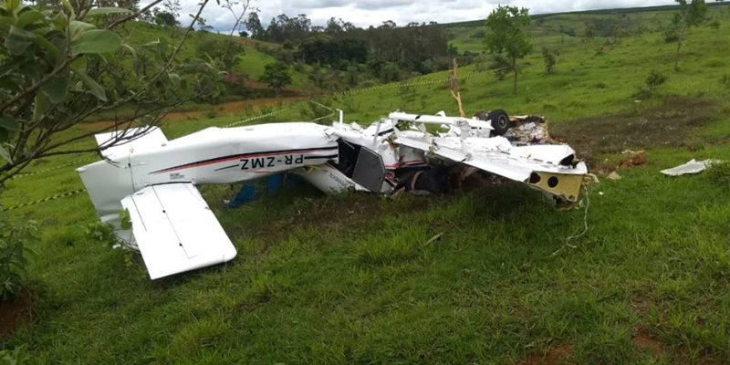 Imagem Ilustrando a Notícia: Três crianças e 2 adultos morrem em queda de avião