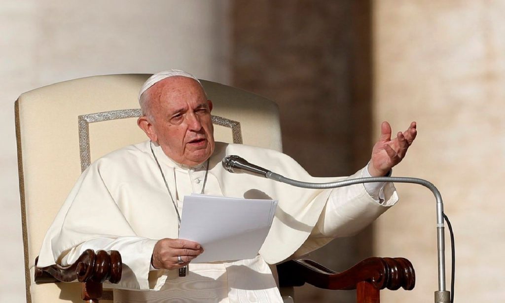 Imagem Ilustrando a Notícia: Papa Francisco diz que igreja está atrasada e pede reformas