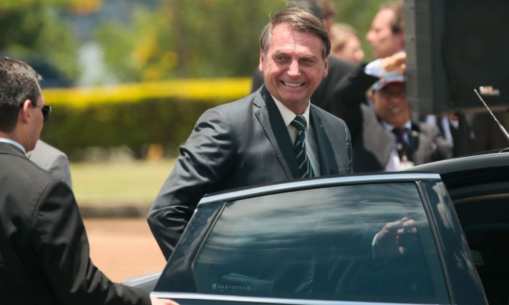 Imagem Ilustrando a Notícia: Bolsonaro participa de ato de fundação de novo partido
