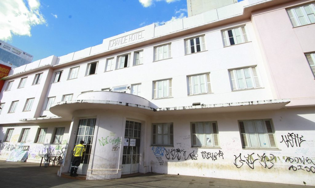 Imagem Ilustrando a Notícia: Vandalismo e descaso corroem a história patrimonial e arquitetônica do Centro de Goiânia
