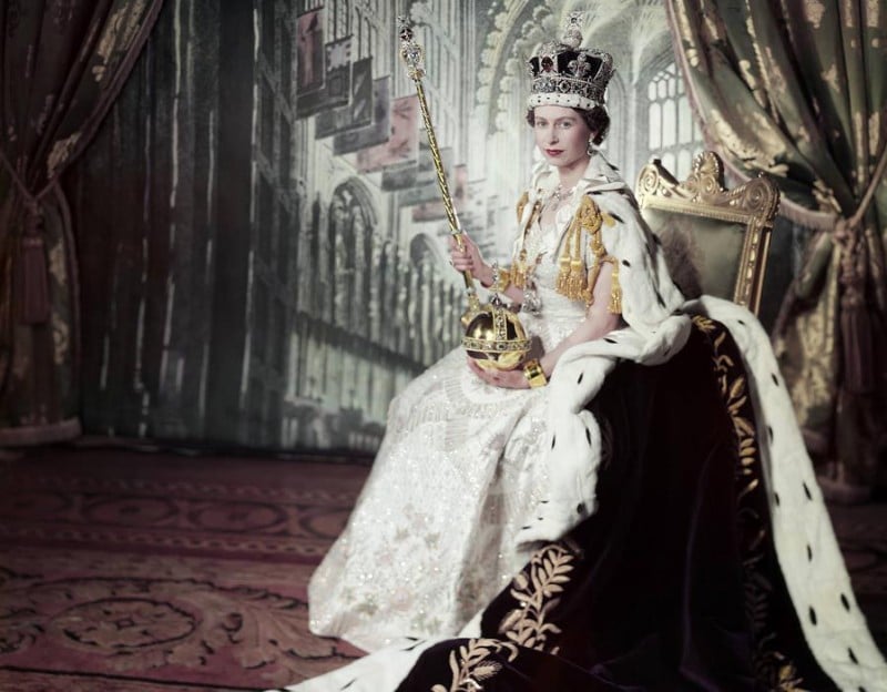 Imagem Ilustrando a Notícia: Rainha Elizabeth II completa 65 anos no trono britânico