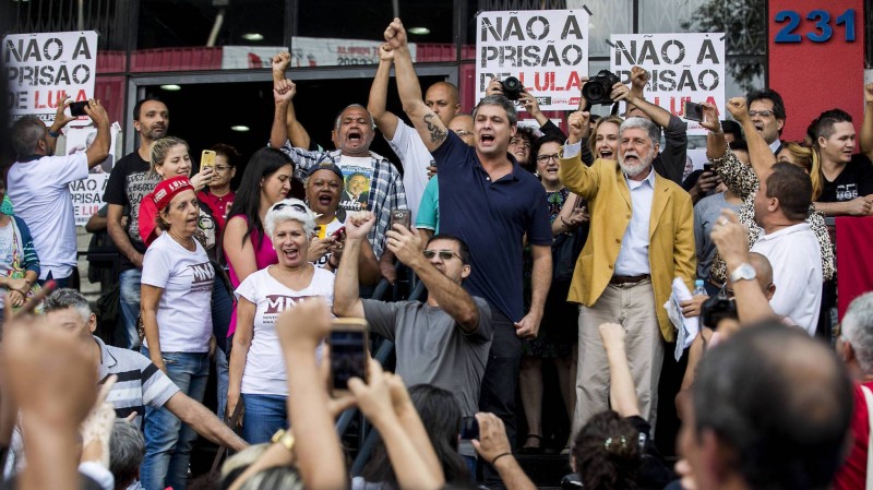 Imagem Ilustrando a Notícia: Termina prazo para Lula se apresentar à PF em Curitiba