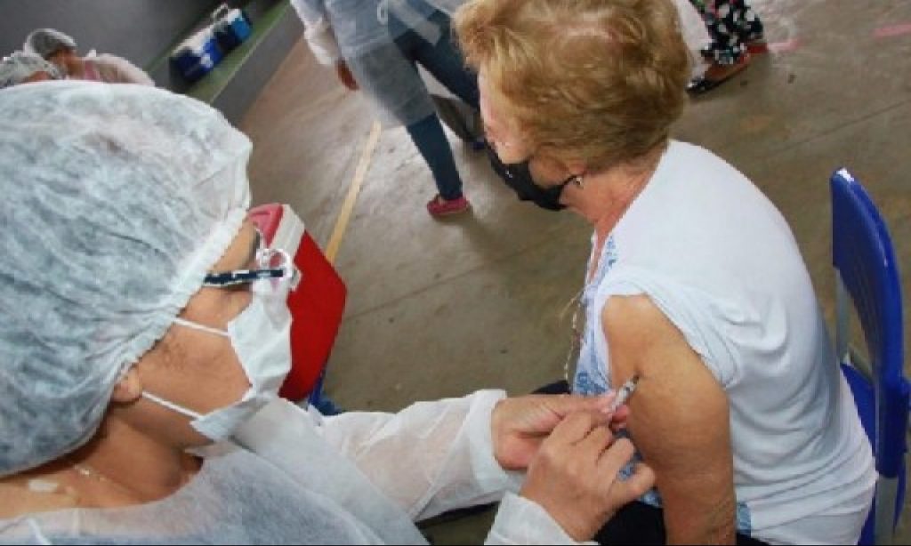 Imagem Ilustrando a Notícia: Goiânia suspende vacinação contra Covid-19 por falta de doses