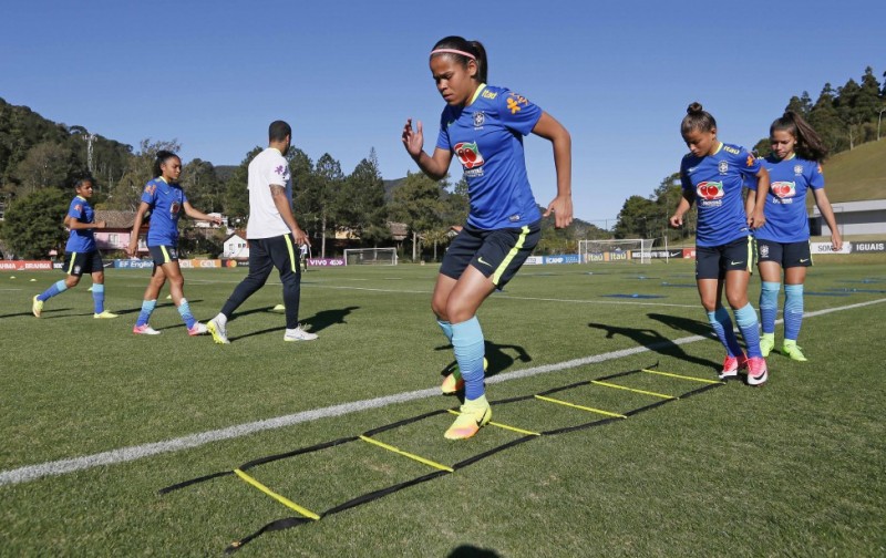 Imagem Ilustrando a Notícia: Seleção Feminina Sub-20 treina na Granja Comary