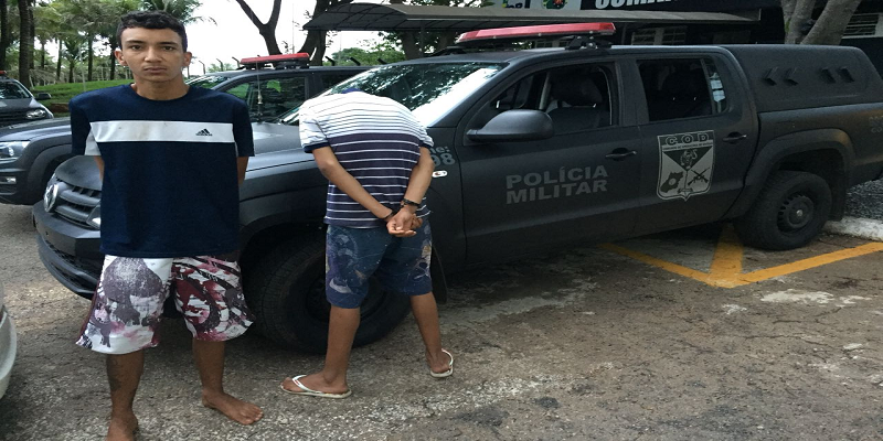 Imagem Ilustrando a Notícia: Dois criminosos são apreendidos com veículo roubado e clonado