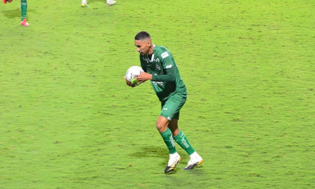 Imagem Ilustrando a Notícia: Figueira revela que avisou a companheiro que ia chutar caso passassem a bola para ele