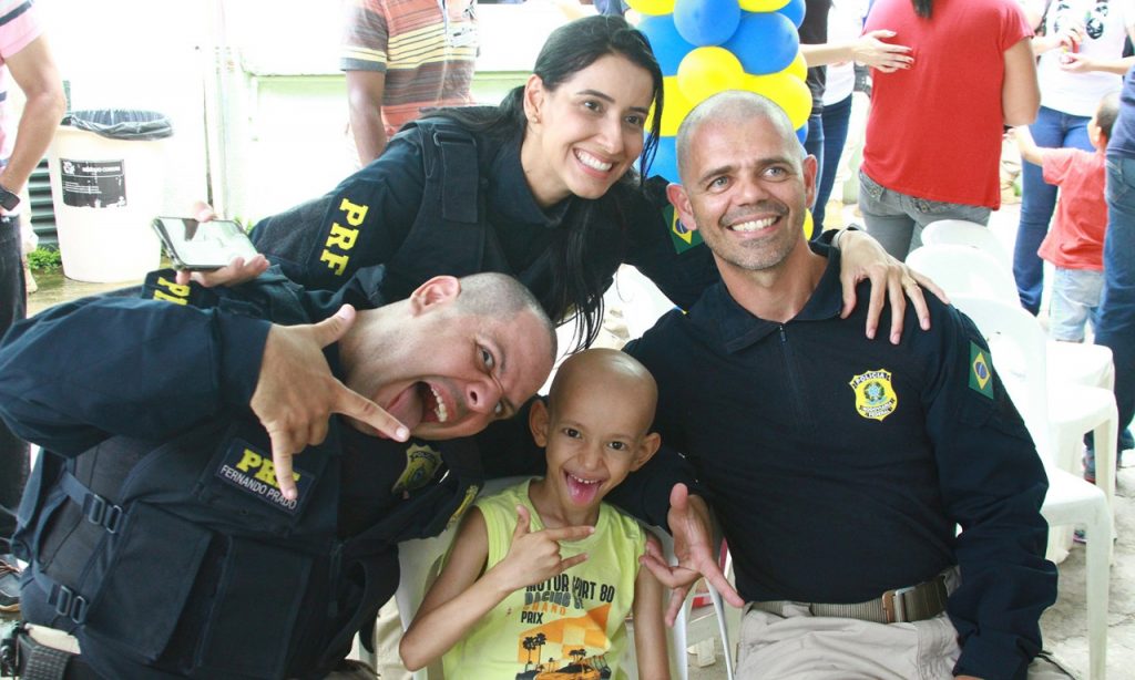 Imagem Ilustrando a Notícia: Projeto da PRF leva heroísmo às crianças na luta contra o câncer