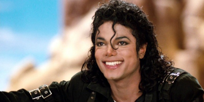 Imagem Ilustrando a Notícia: Gravadora admite canções falsas em álbum póstumo de MJ