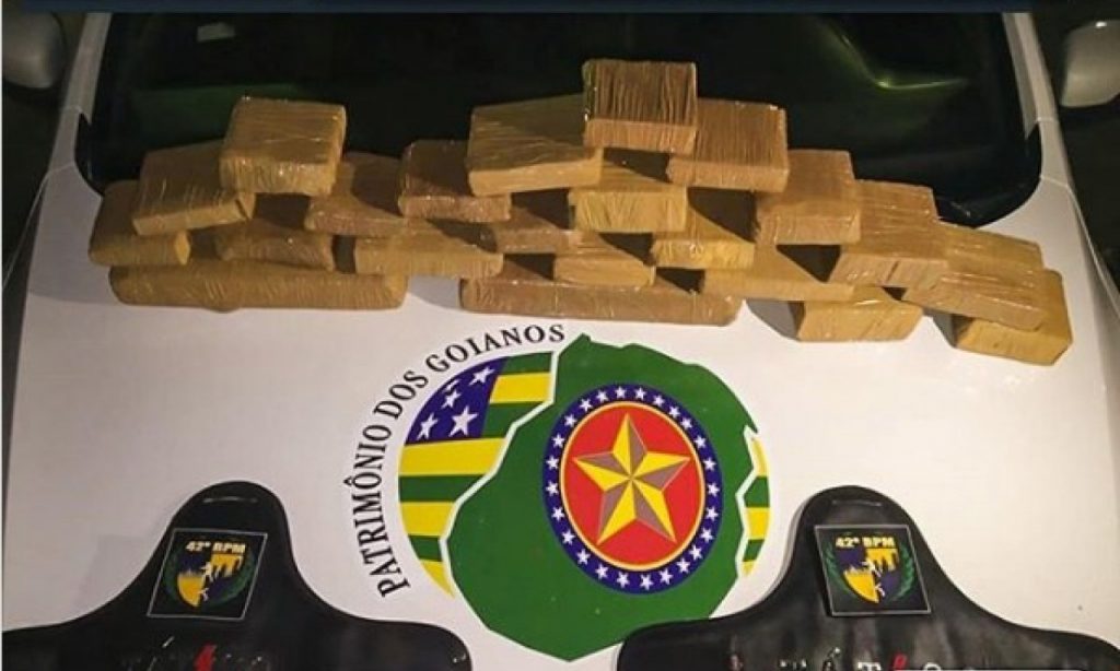 Imagem Ilustrando a Notícia: Jovem é preso com 10 kg de maconha em um carro de aplicativo, em Goiânia