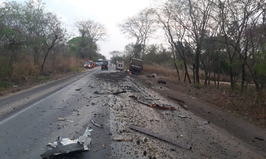 Imagem Ilustrando a Notícia: Acidente na BR-153 próximo a Porangatu-GO deixa um caminhoneiro morto