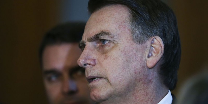 Imagem Ilustrando a Notícia: Ao lado de Toffoli, Bolsonaro pede união entre Poderes