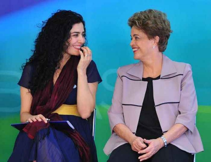 Imagem Ilustrando a Notícia: Dilma recebe mensagens de apoio de artistas e intelectuais