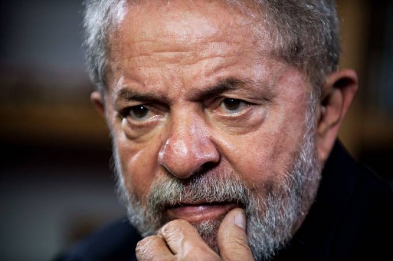 Imagem Ilustrando a Notícia: Sérgio Moro determina prisão do ex-presidente Lula