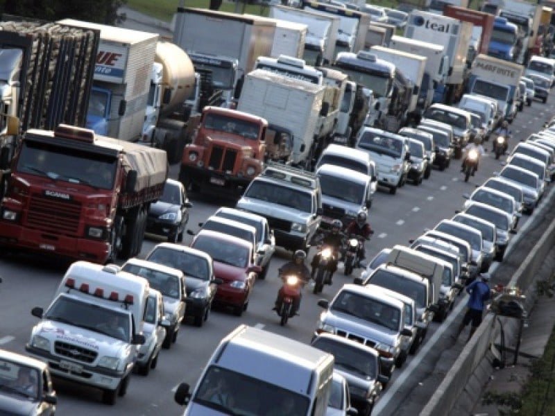 Imagem Ilustrando a Notícia: Venda de veículos automotores tem queda de 12,92% em setembro, diz Fenabrave