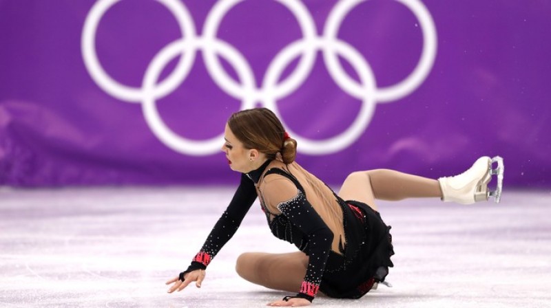 Imagem Ilustrando a Notícia: Brasileira cai e fica em último na final da patinação dos Jogos de Inverno