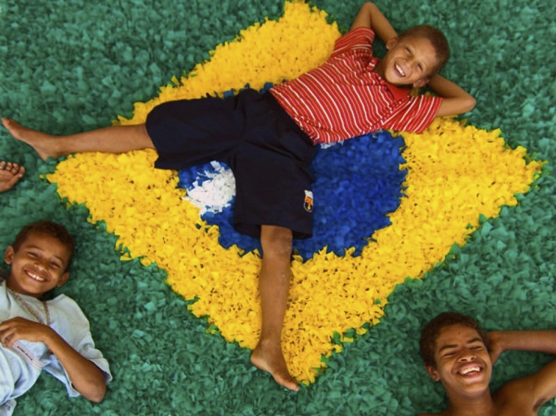 Imagem Ilustrando a Notícia: Brasil é o 28º no ranking de países mais felizes do mundo