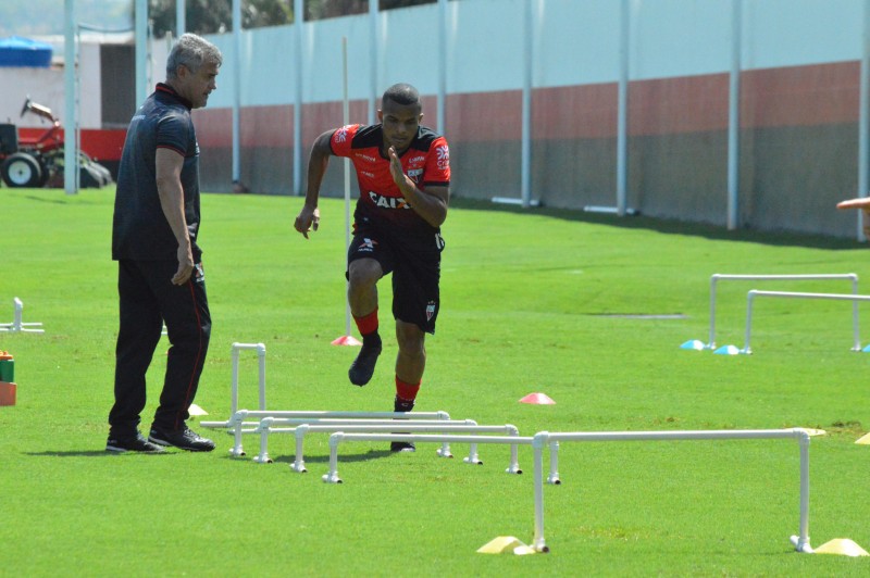 Imagem Ilustrando a Notícia: Plantel atleticano tem sete pendurados