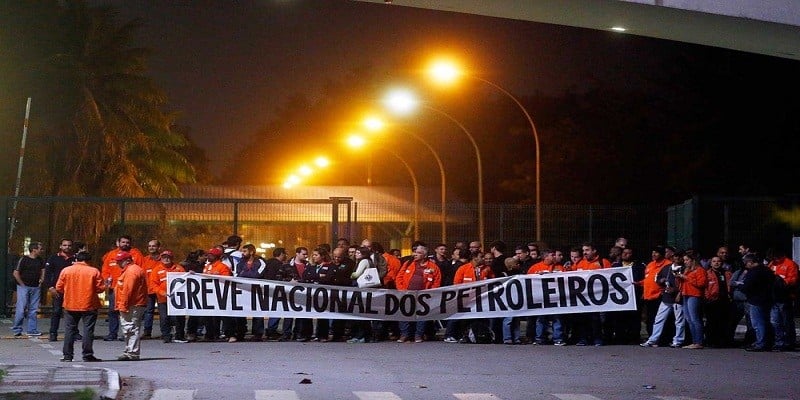 Imagem Ilustrando a Notícia: Petroleiros anunciam greve nas refinarias e afirmam manifestações