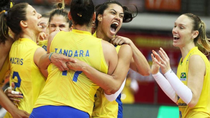 Imagem Ilustrando a Notícia: Seleção feminina vence a Sérvia e está na final