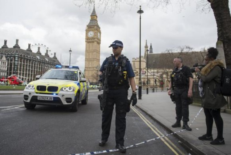 Imagem Ilustrando a Notícia: Polícia confirma quatro mortos e ao menos 20 feridos em Londres