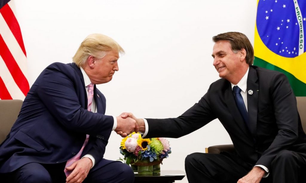 Imagem Ilustrando a Notícia: Bolsonaro e Trump conversam sobre OCDE, Venezuela e comércio bilateral
