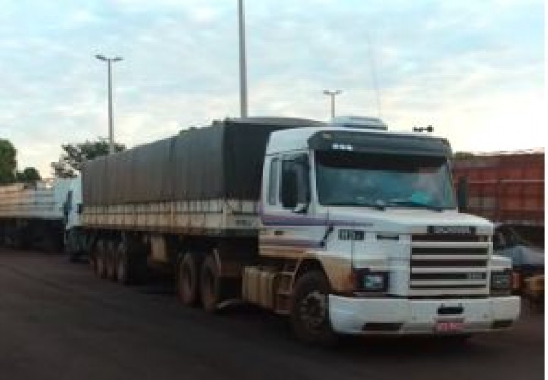 Imagem Ilustrando a Notícia: PRF recupera caminhão roubado e resgata vítima mantida em cativeiro