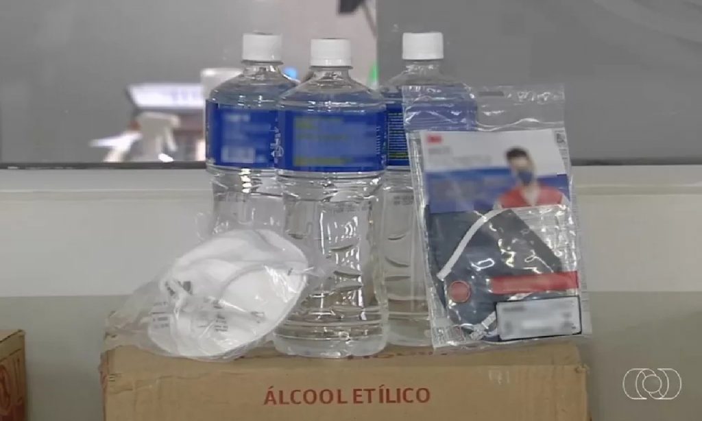Imagem Ilustrando a Notícia: Máscaras e álcool apreendidos são doados à Secretaria de Saúde de Goiânia